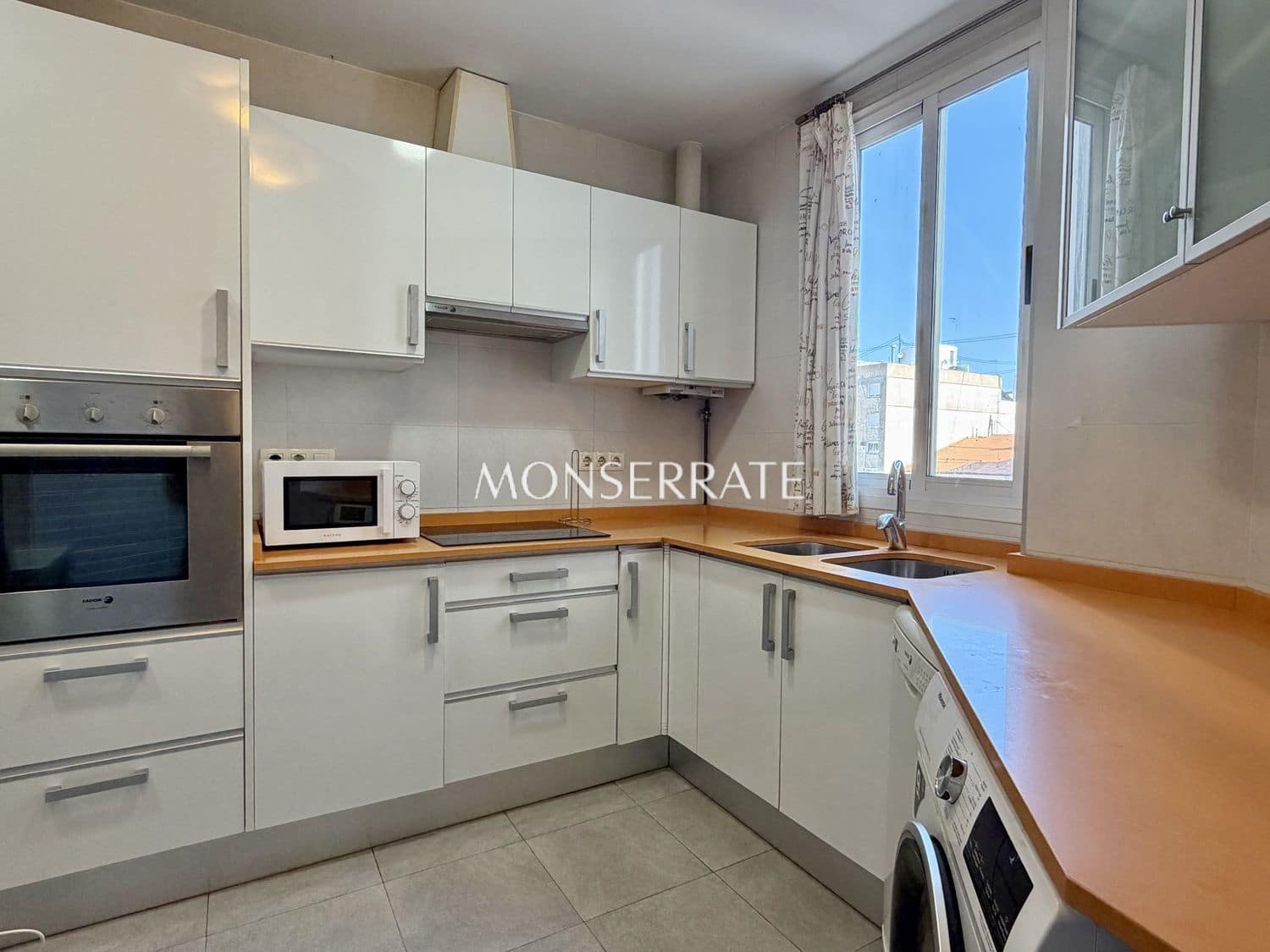 4 makuuhuone Huoneisto myytävänä paikassa Valencia kaupunki mukana 
autotalli - 680 000 € (Ref: 9627047)