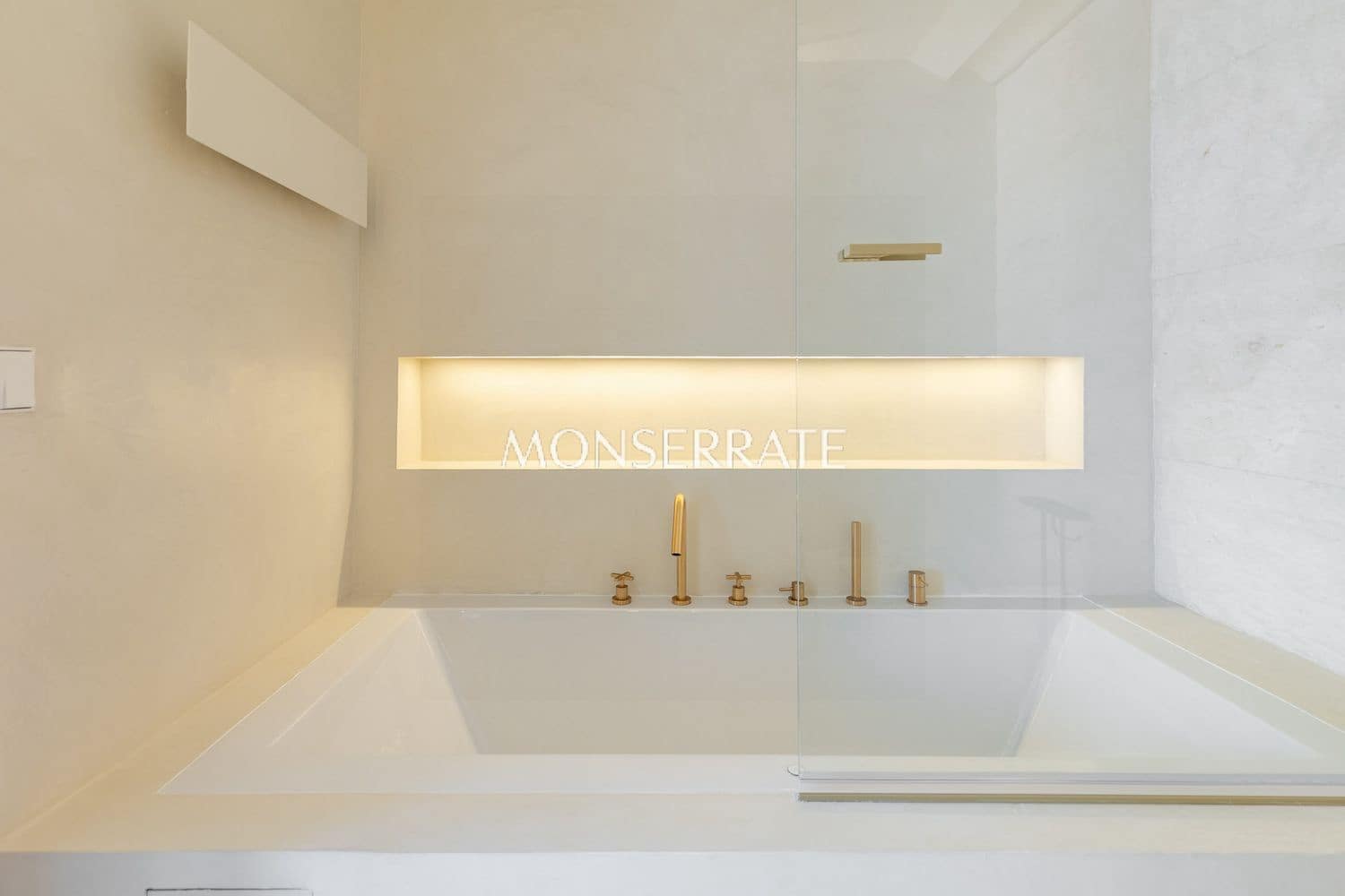 3 sovrum Lägenhet att hyra i Valencia stad med garage - 5 000 € (Ref: 9636202)