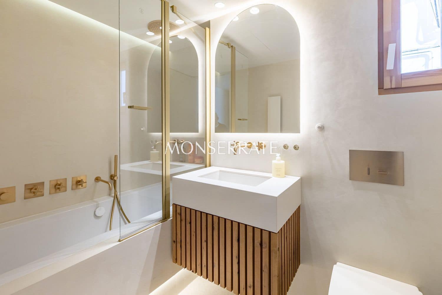 3 sovrum Lägenhet att hyra i Valencia stad med garage - 5 000 € (Ref: 9636202)