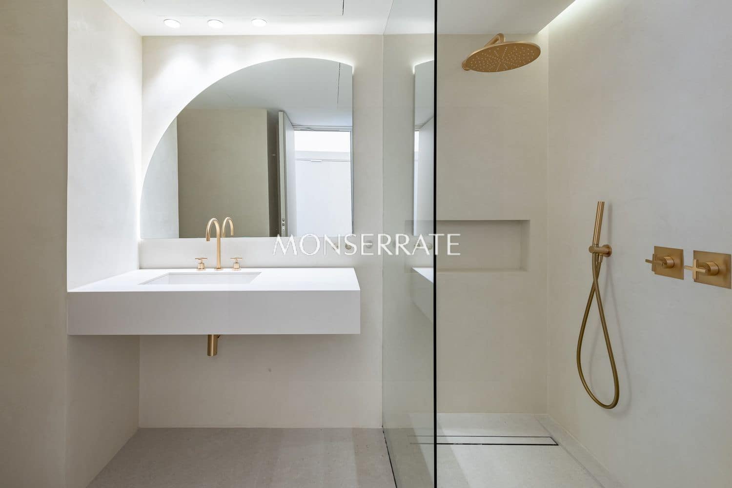 3 sovrum Lägenhet att hyra i Valencia stad med garage - 5 000 € (Ref: 9636202)