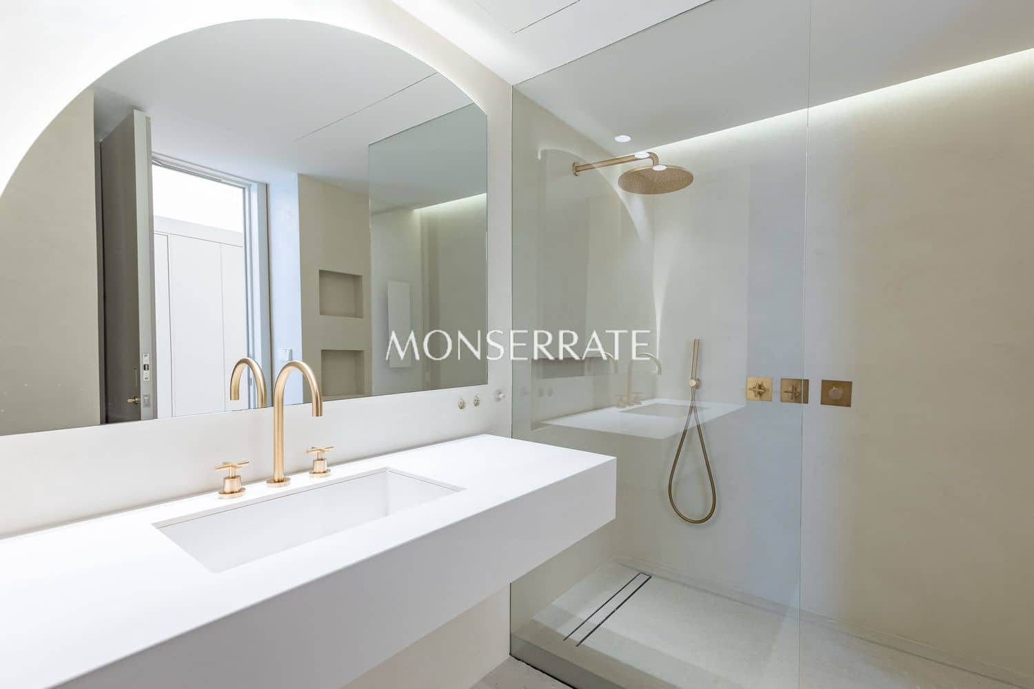 3 sovrum Lägenhet att hyra i Valencia stad med garage - 5 000 € (Ref: 9636202)