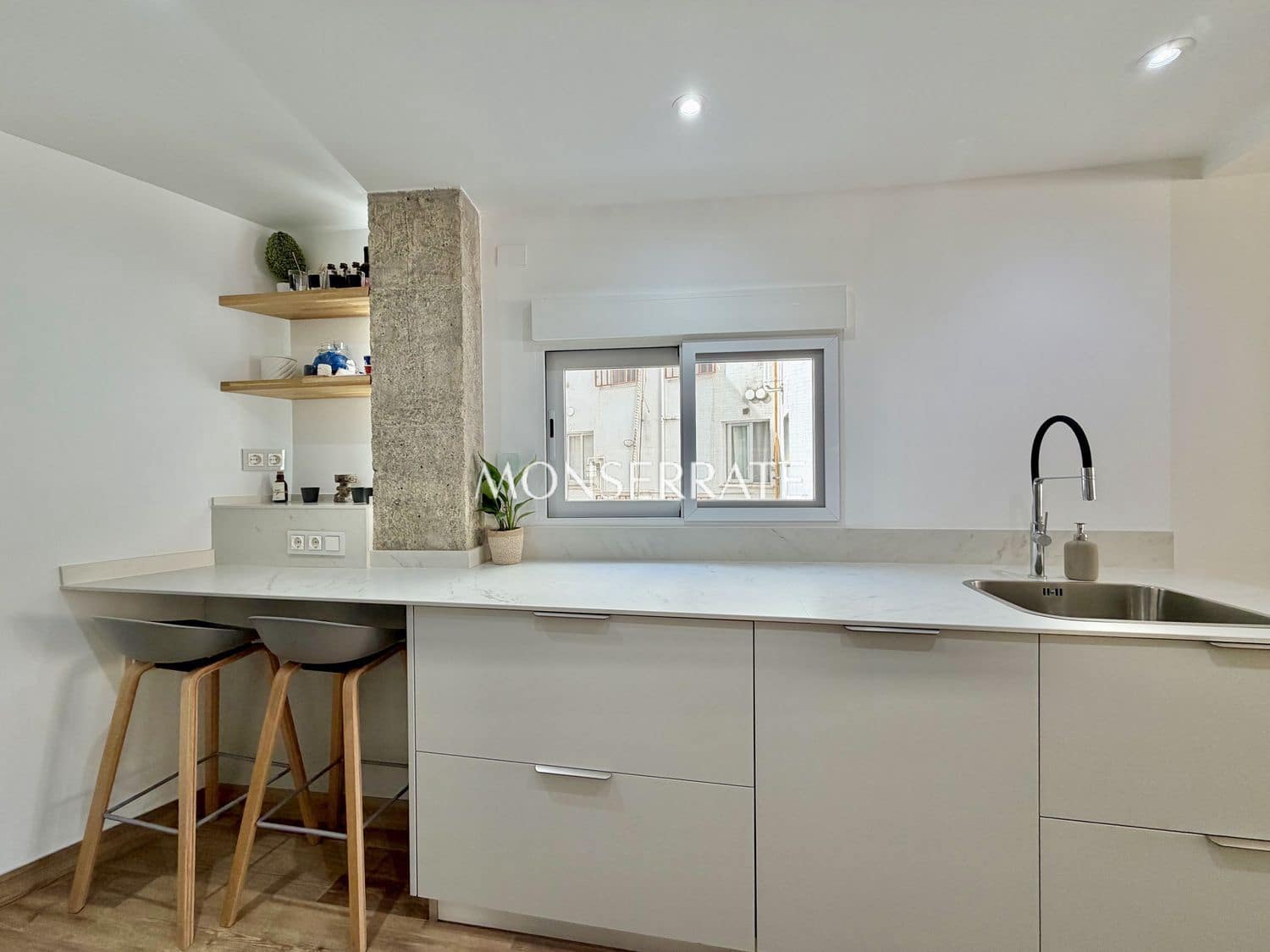 4 sovrum Lägenhet att hyra i Valencia stad med garage - 2 000 € (Ref: 9700317)