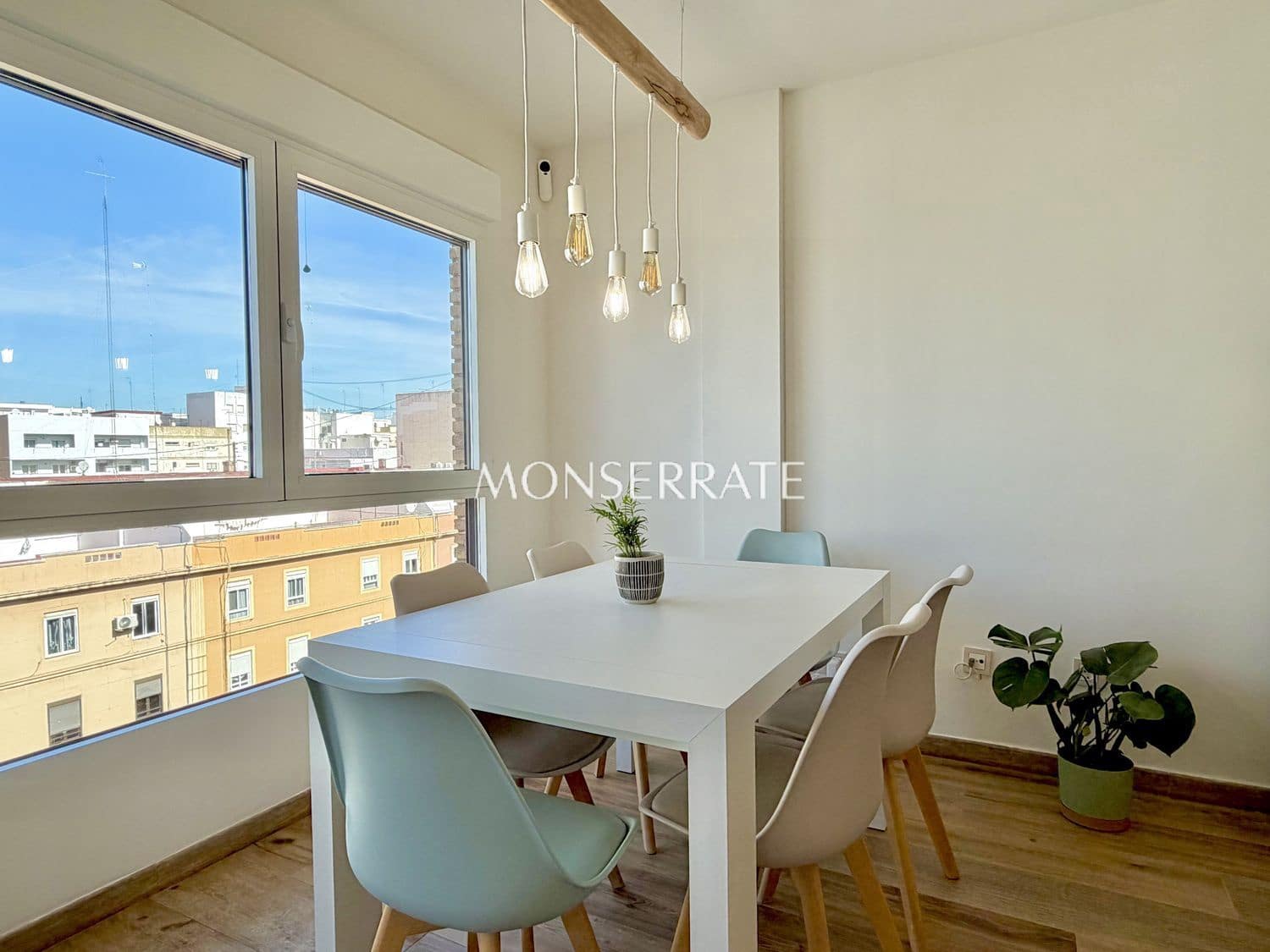4 sovrum Lägenhet att hyra i Valencia stad med garage - 2 000 € (Ref: 9700317)