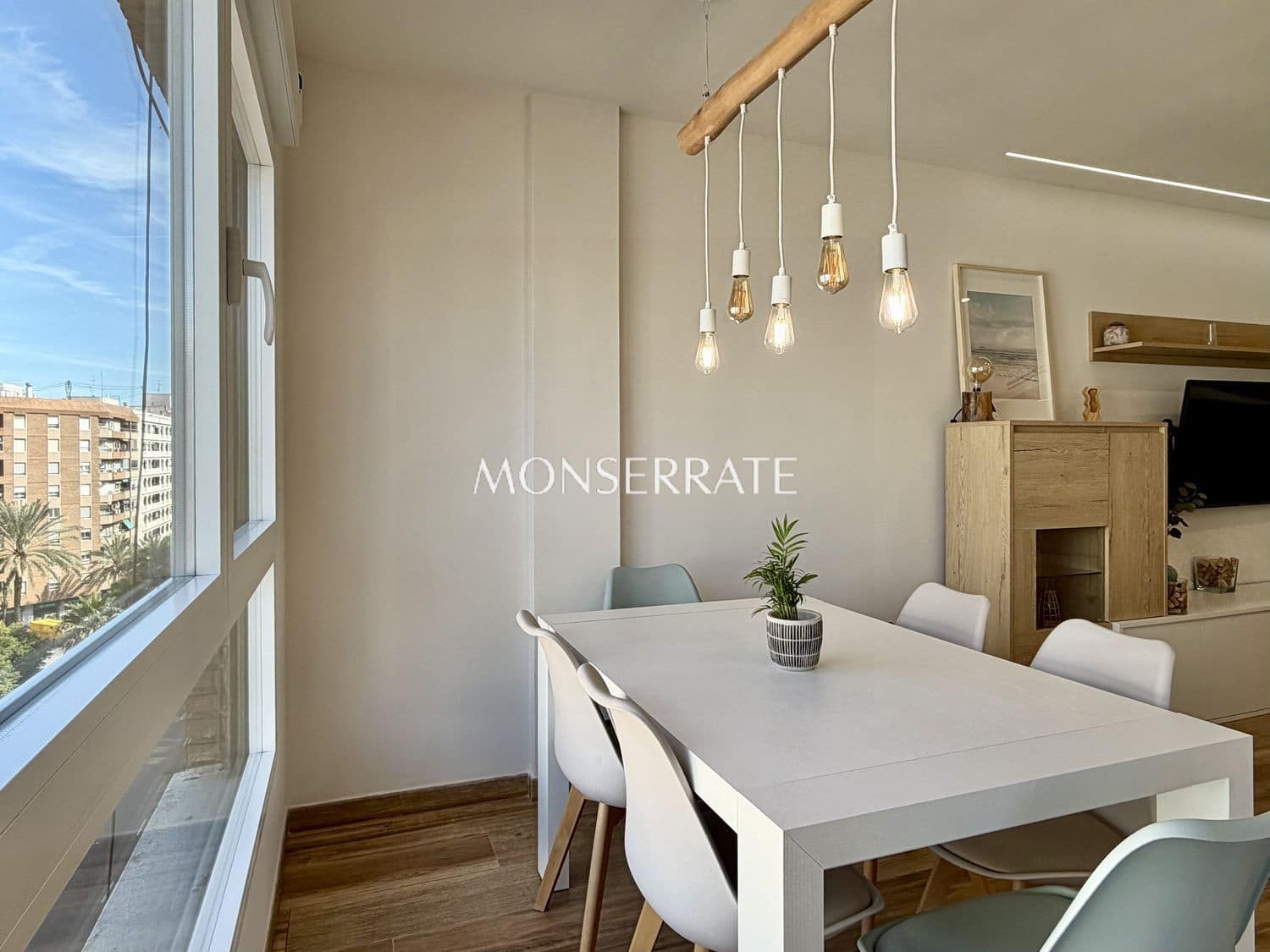 4 sovrum Lägenhet att hyra i Valencia stad med garage - 2 000 € (Ref: 9700317)