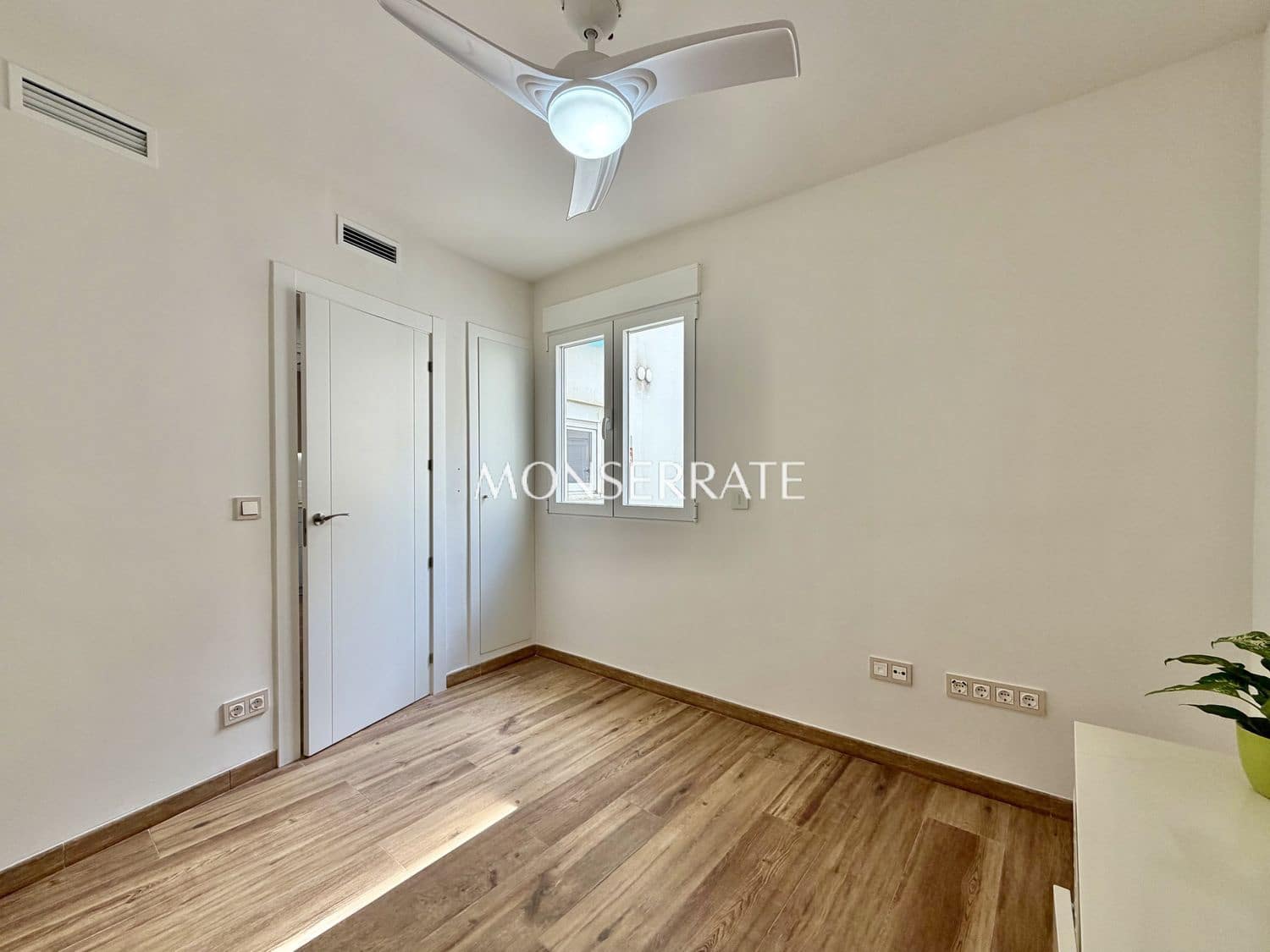 4 sovrum Lägenhet att hyra i Valencia stad med garage - 2 000 € (Ref: 9700317)