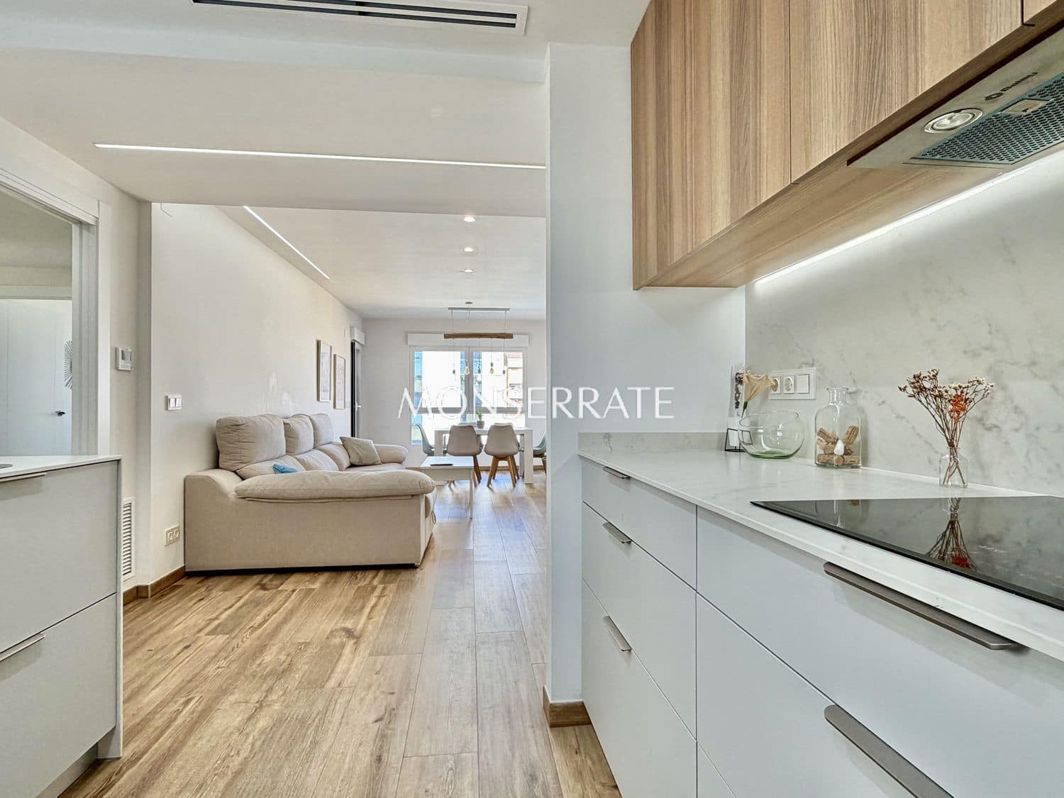 4 sovrum Lägenhet att hyra i Valencia stad med garage - 2 000 € (Ref: 9700317)