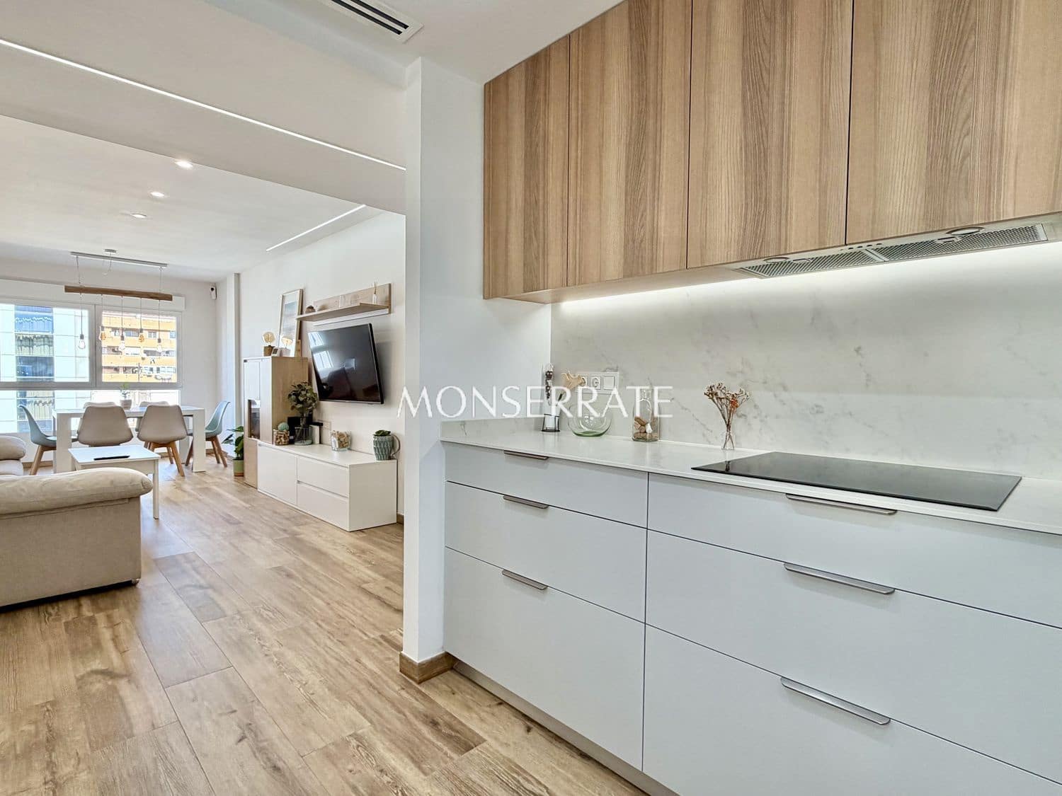 4 sovrum Lägenhet att hyra i Valencia stad med garage - 2 000 € (Ref: 9700317)