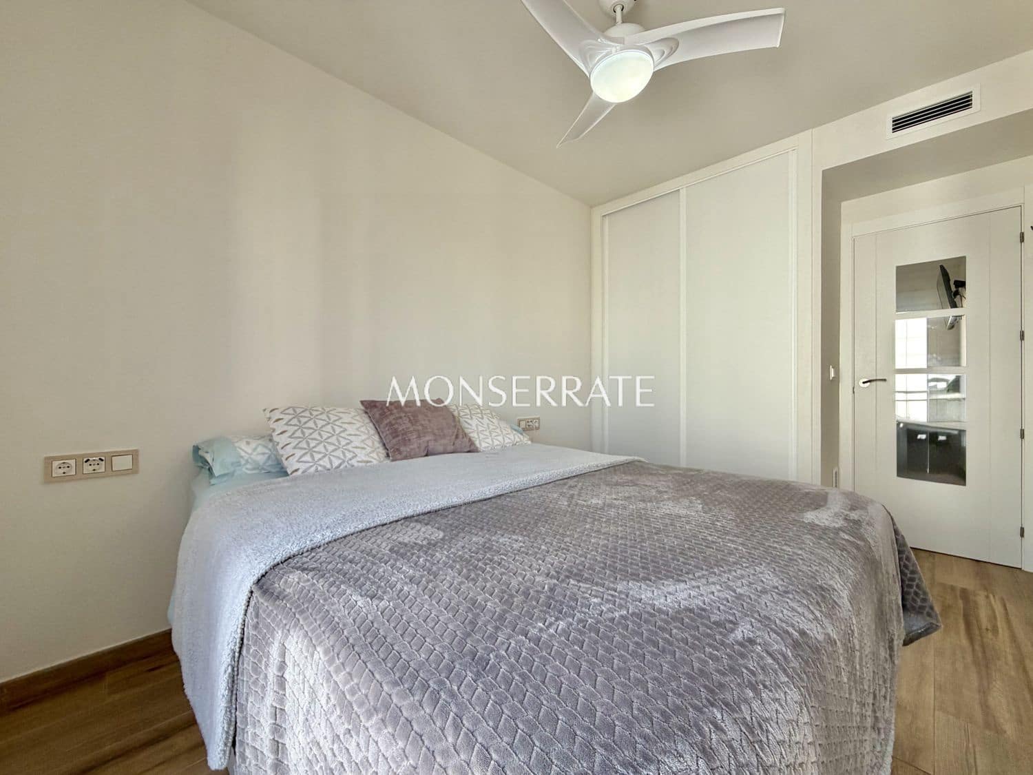 4 sovrum Lägenhet att hyra i Valencia stad med garage - 2 000 € (Ref: 9700317)