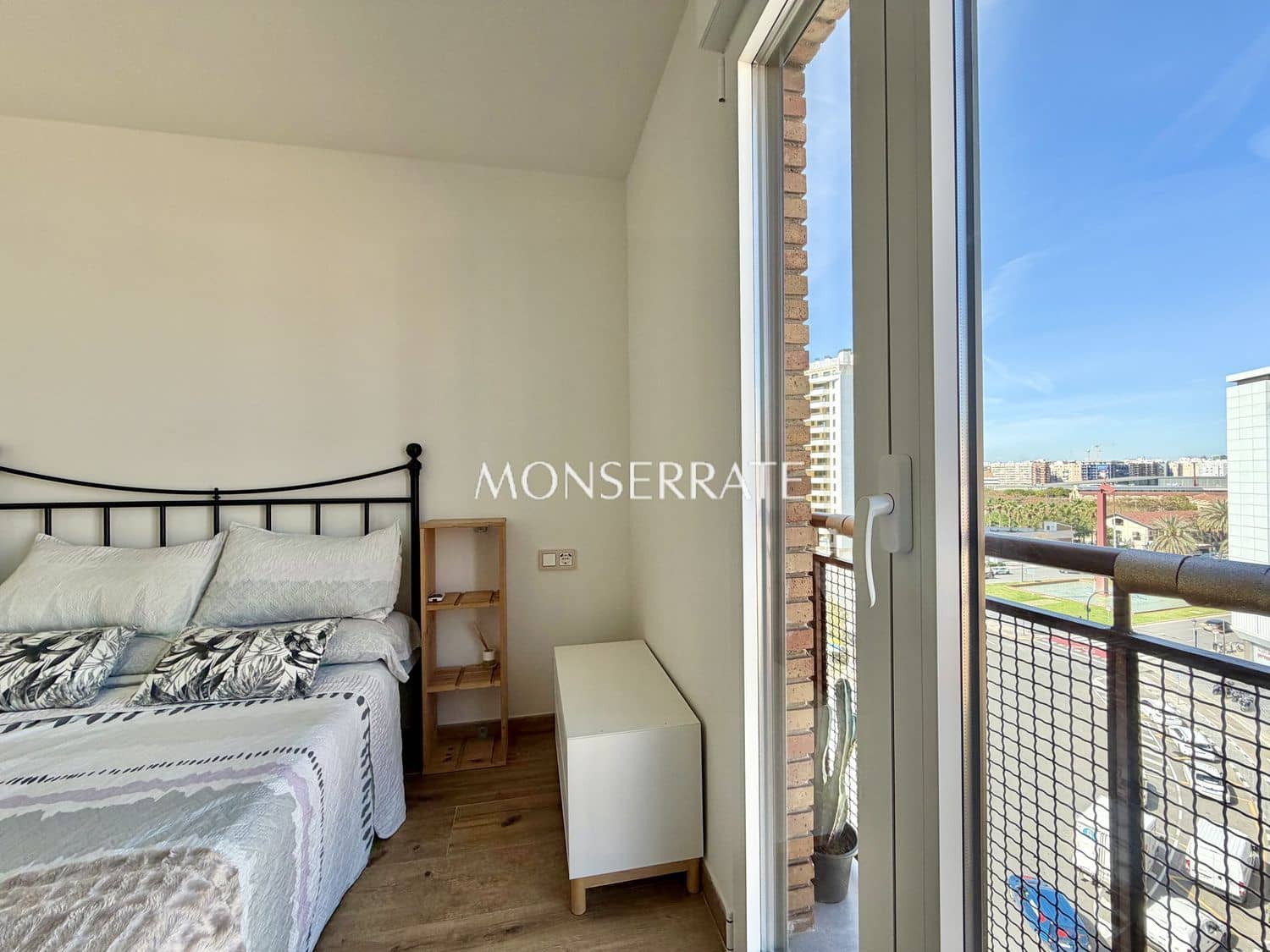 4 sovrum Lägenhet att hyra i Valencia stad med garage - 2 000 € (Ref: 9700317)