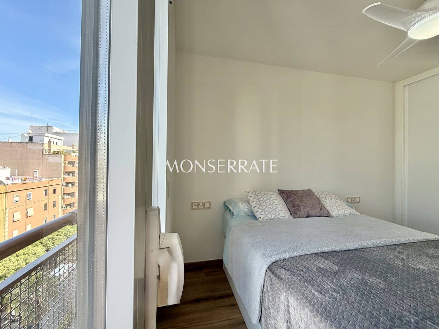 4 sovrum Lägenhet att hyra i Valencia stad med garage - 2 000 € (Ref: 9700317)