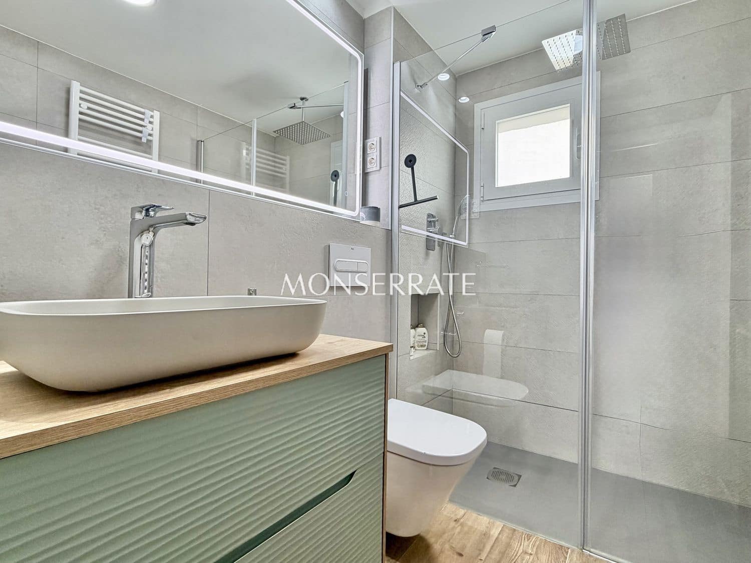 4 sovrum Lägenhet att hyra i Valencia stad med garage - 2 000 € (Ref: 9700317)