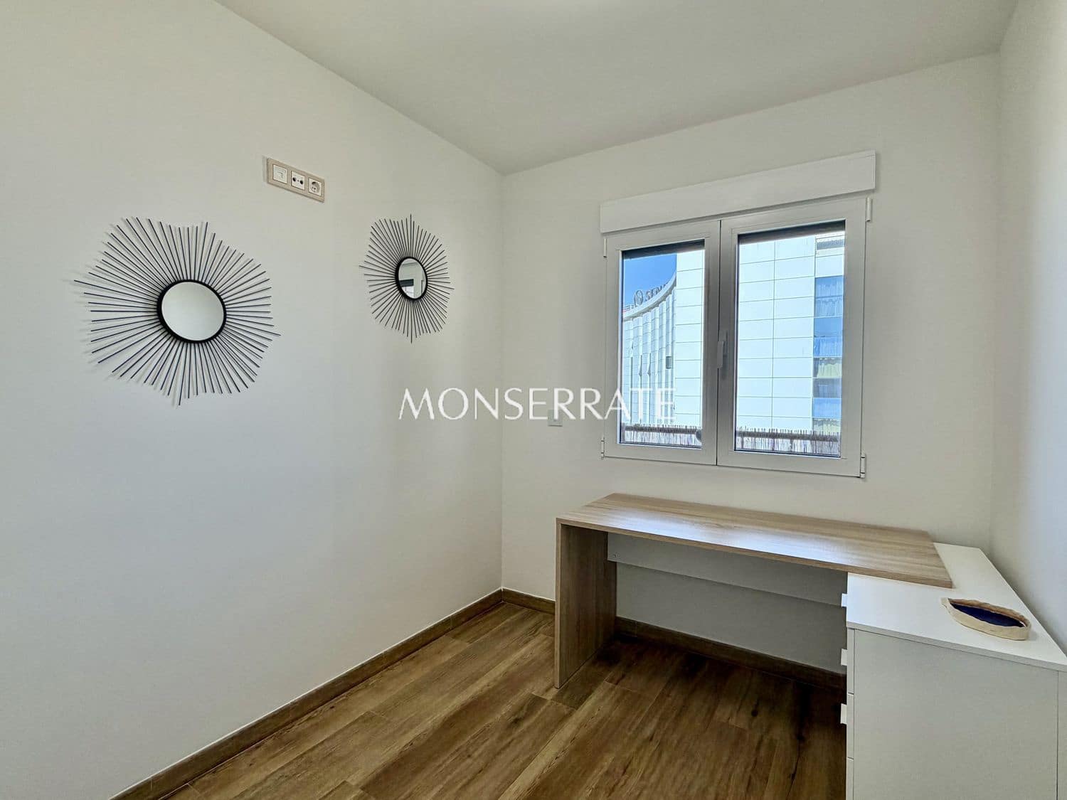 4 sovrum Lägenhet att hyra i Valencia stad med garage - 2 000 € (Ref: 9700317)