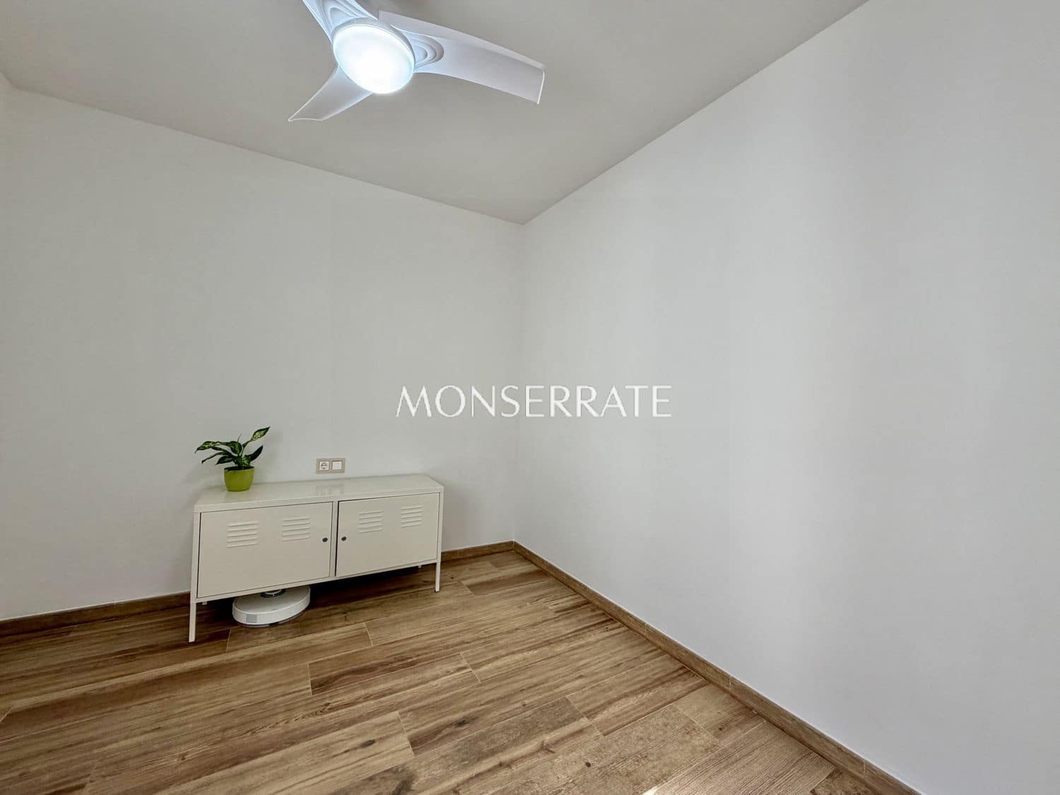 4 sovrum Lägenhet att hyra i Valencia stad med garage - 2 000 € (Ref: 9700317)