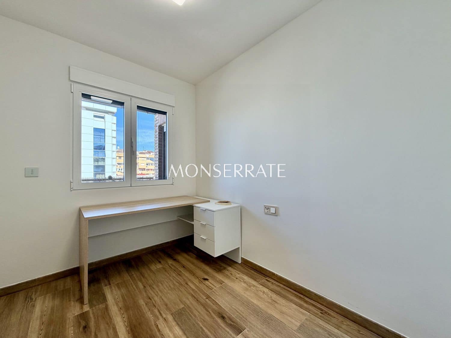 4 sovrum Lägenhet att hyra i Valencia stad med garage - 2 000 € (Ref: 9700317)