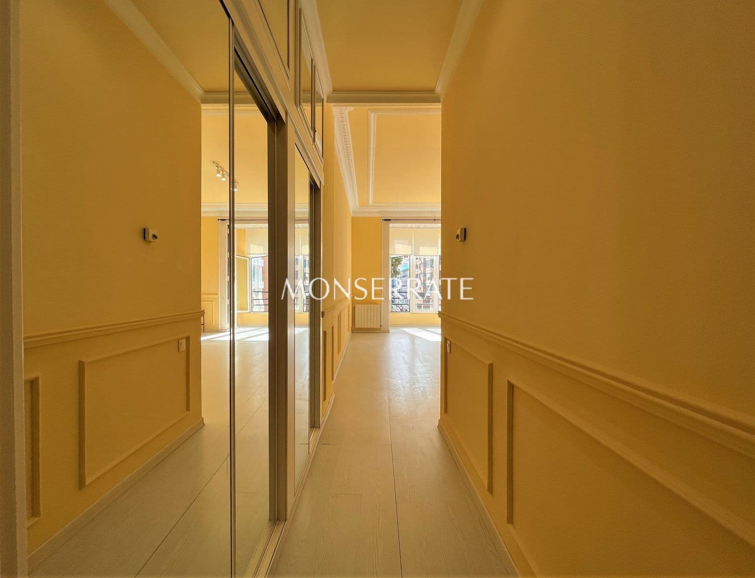 2 bedroom Apartment for rent in Valencia city with garage - € 2,000 (Ref: 9741527)