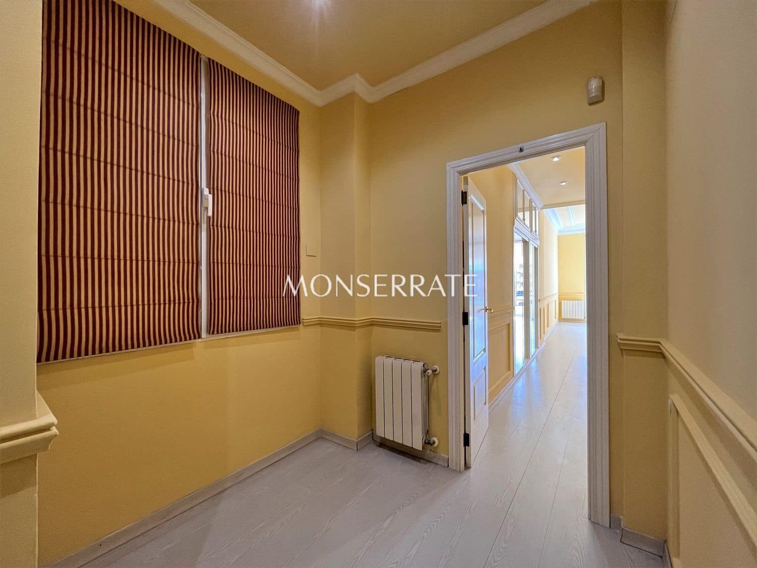 2 bedroom Apartment for rent in Valencia city with garage - € 2,000 (Ref: 9741527)
