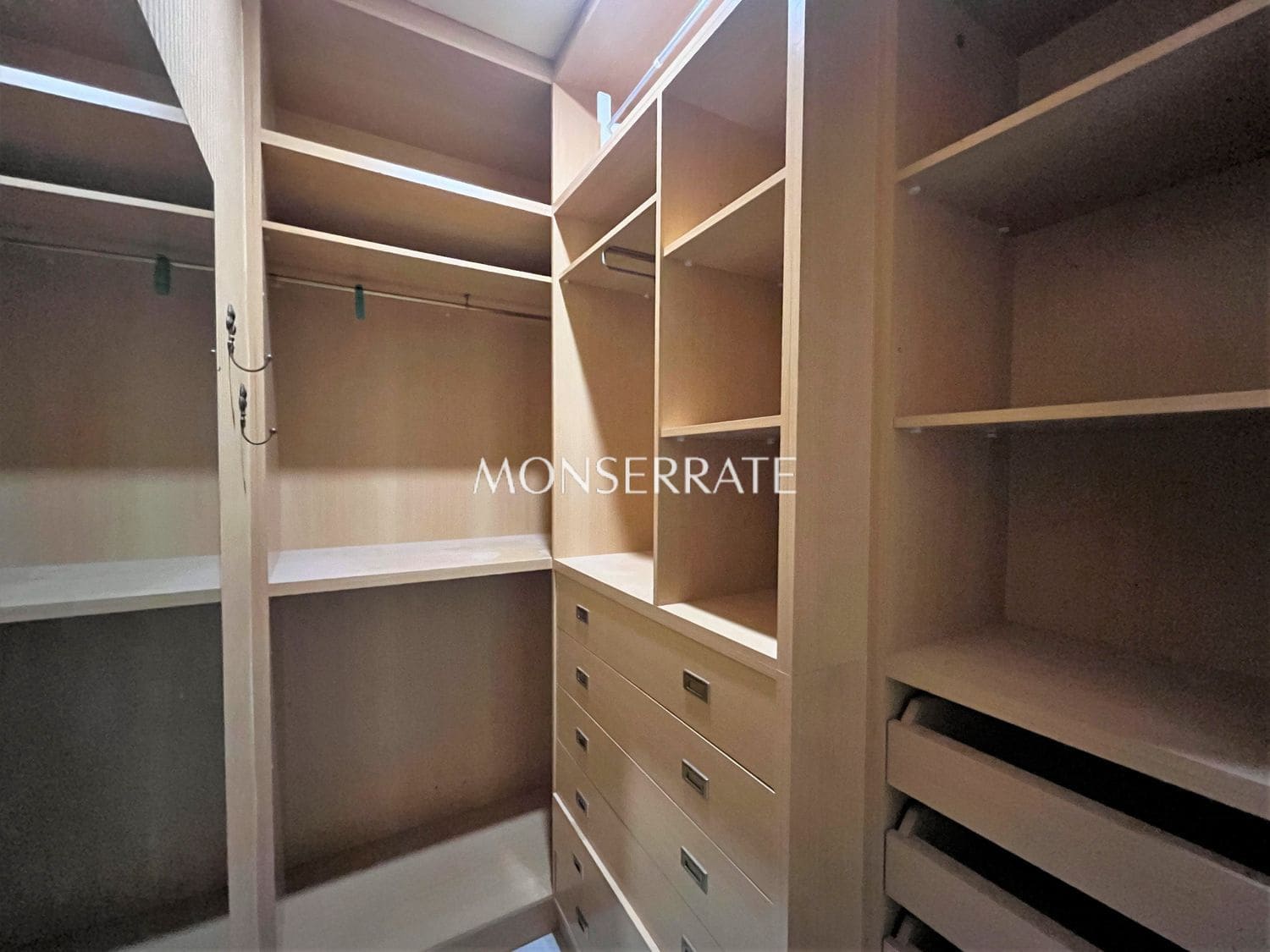 2 bedroom Apartment for rent in Valencia city with garage - € 2,000 (Ref: 9741527)