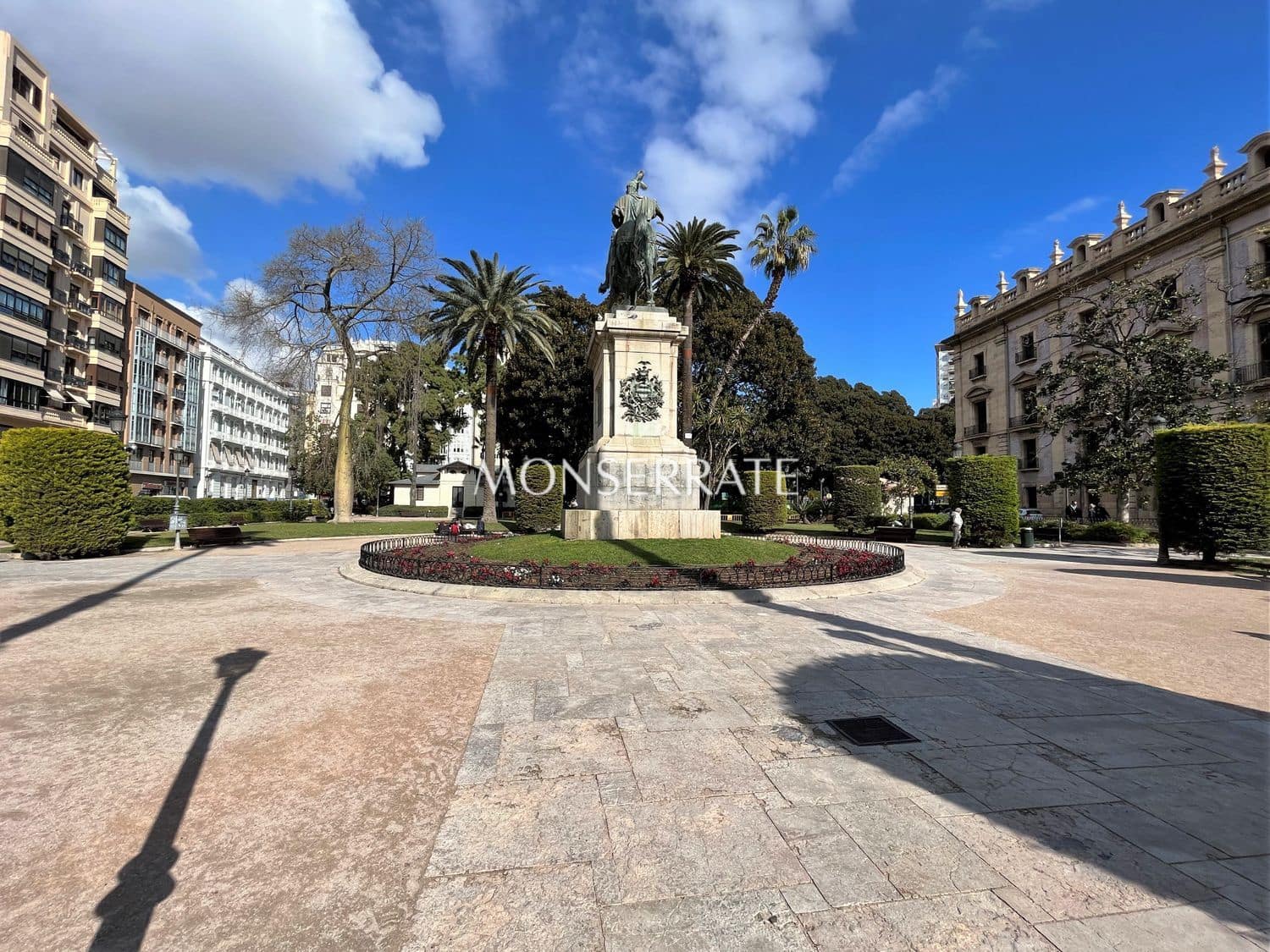 2 bedroom Apartment for rent in Valencia city with garage - € 2,000 (Ref: 9741527)