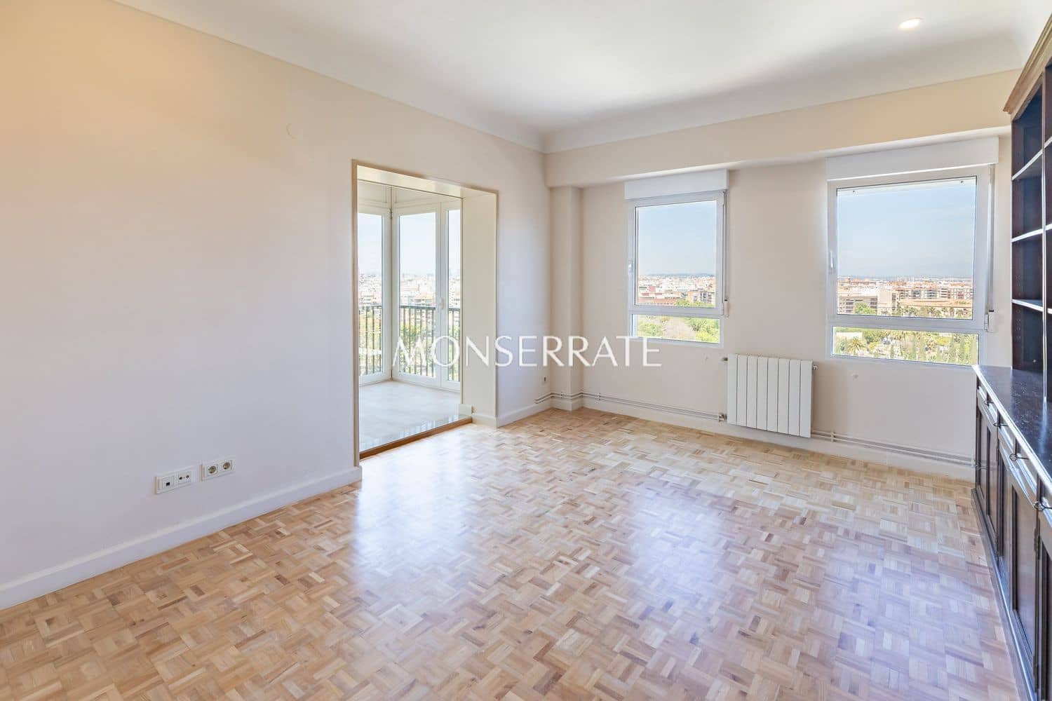 5 slaapkamer Appartement te huur in Valencia stad met garage - € 3.900 (Ref: 9798552)