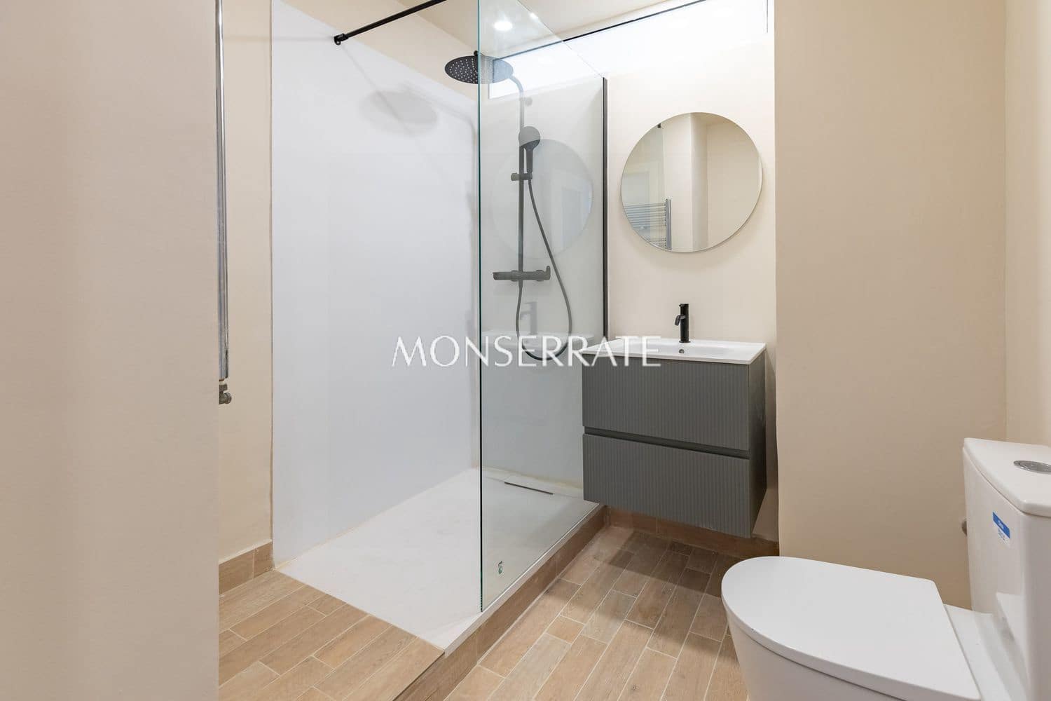 5 slaapkamer Appartement te huur in Valencia stad met garage - € 3.900 (Ref: 9798552)