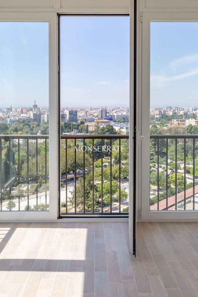 5 slaapkamer Appartement te huur in Valencia stad met garage - € 3.900 (Ref: 9798552)