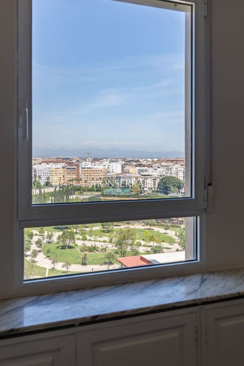 5 slaapkamer Appartement te huur in Valencia stad met garage - € 3.900 (Ref: 9798552)