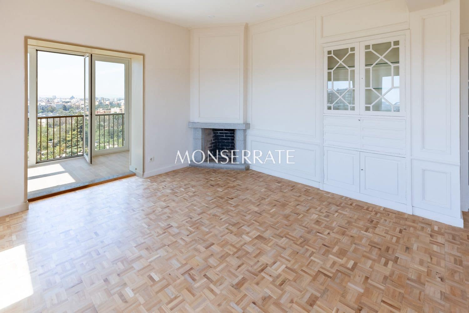 5 slaapkamer Appartement te huur in Valencia stad met garage - € 3.900 (Ref: 9798552)