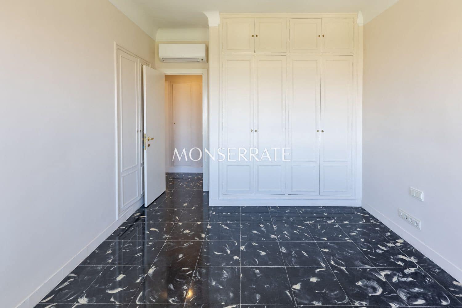 5 slaapkamer Appartement te huur in Valencia stad met garage - € 3.900 (Ref: 9798552)