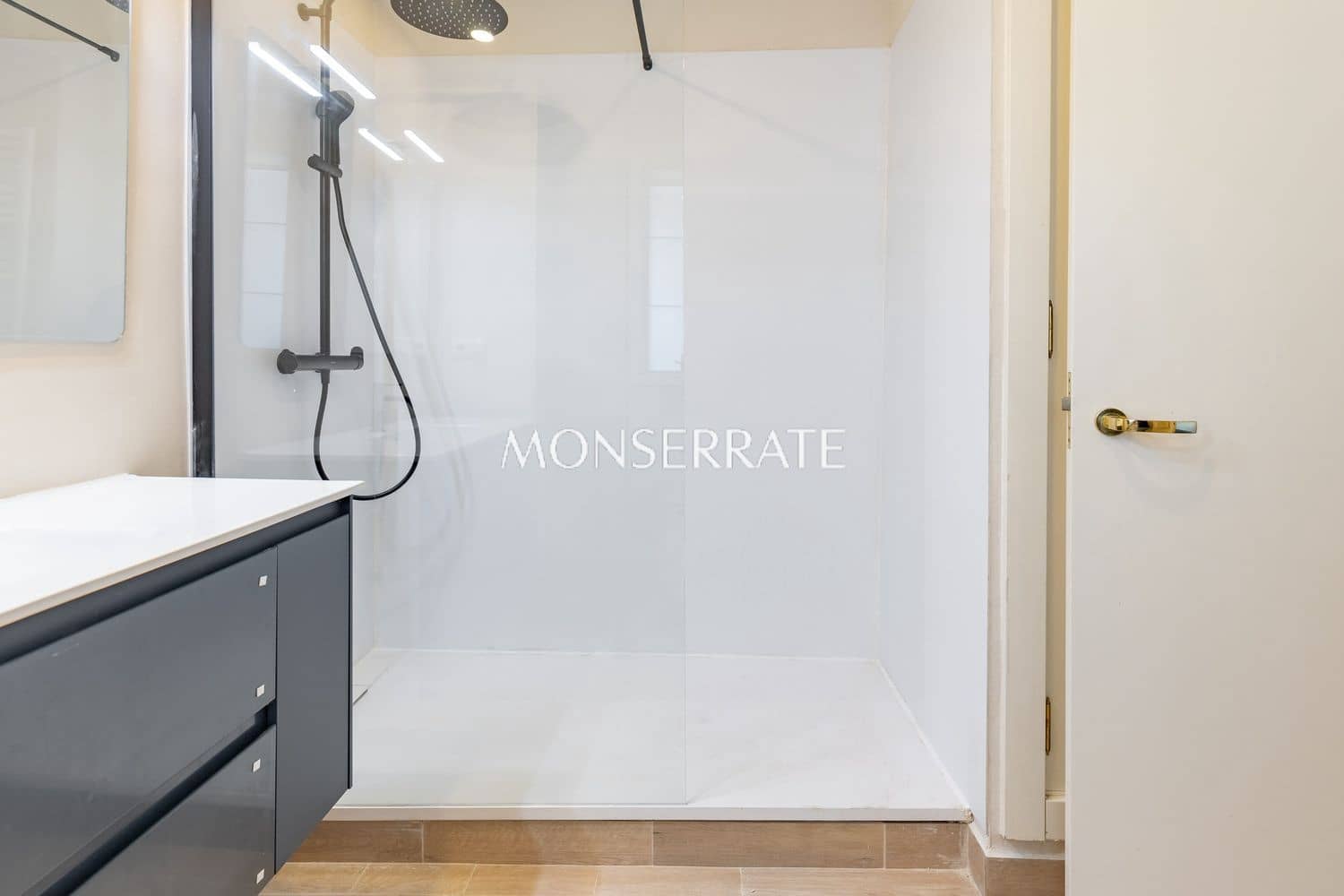 5 slaapkamer Appartement te huur in Valencia stad met garage - € 3.900 (Ref: 9798552)