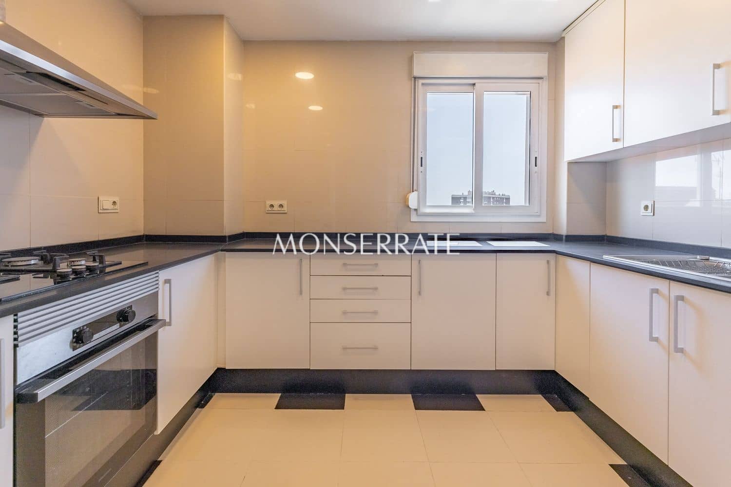 5 slaapkamer Appartement te huur in Valencia stad met garage - € 3.900 (Ref: 9798552)