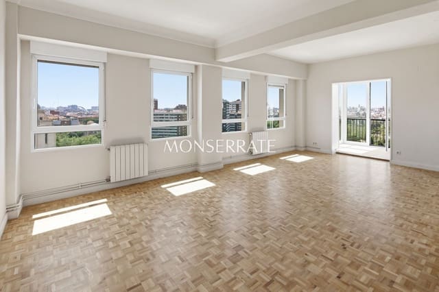 5 Zimmer Apartment zu vermieten in Jaume Roig, València Stadt mit Garage - 3.900 € (Ref: 9798552)