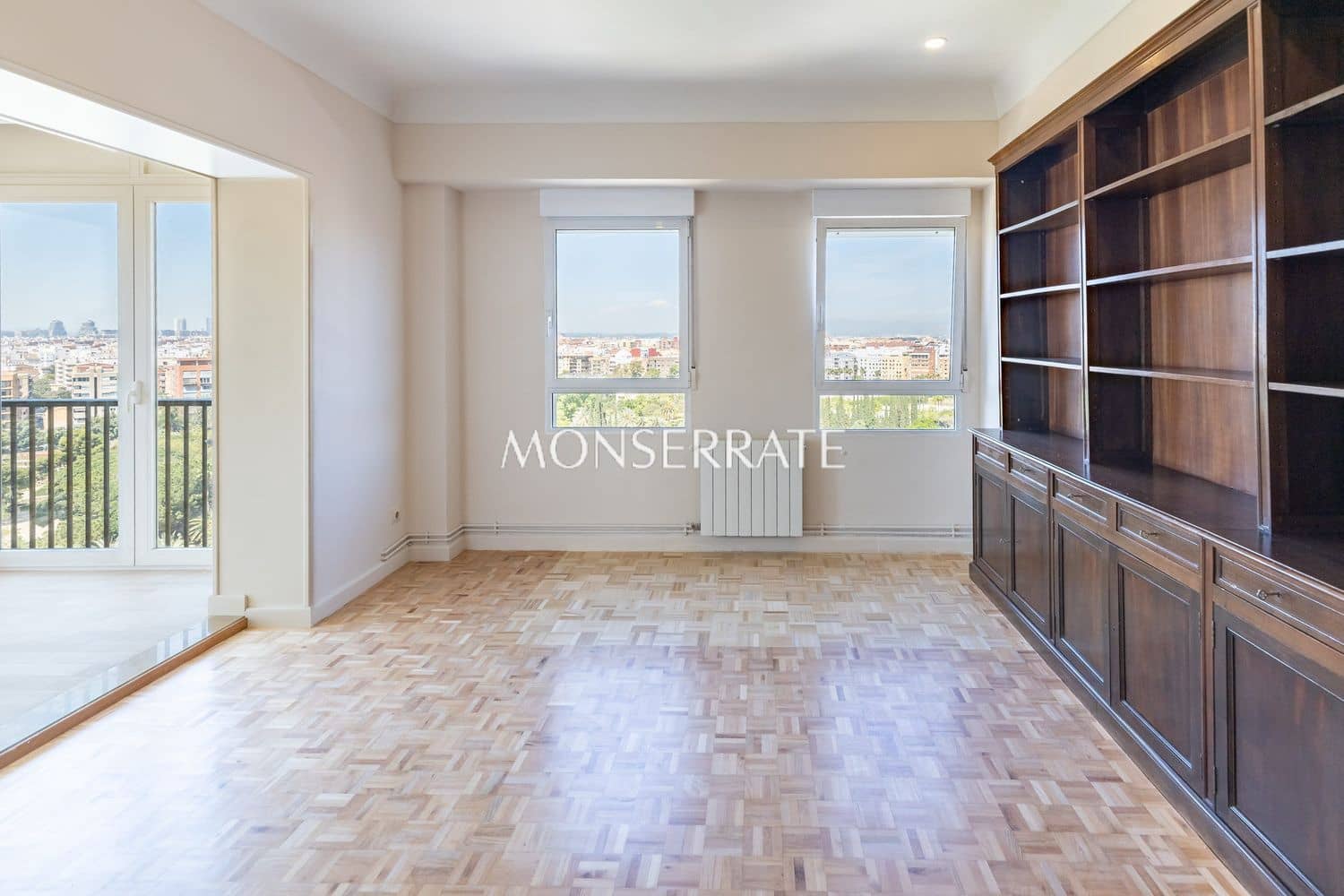 5 slaapkamer Appartement te huur in Valencia stad met garage - € 3.900 (Ref: 9798552)