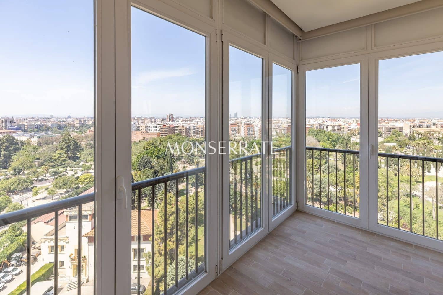 5 slaapkamer Appartement te huur in Valencia stad met garage - € 3.900 (Ref: 9798552)