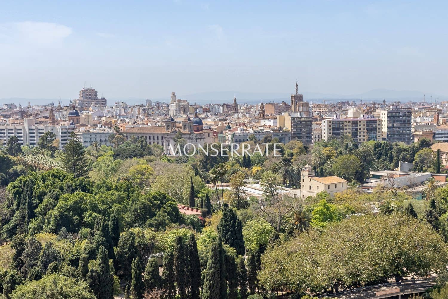 5 slaapkamer Appartement te huur in Valencia stad met garage - € 3.900 (Ref: 9798552)