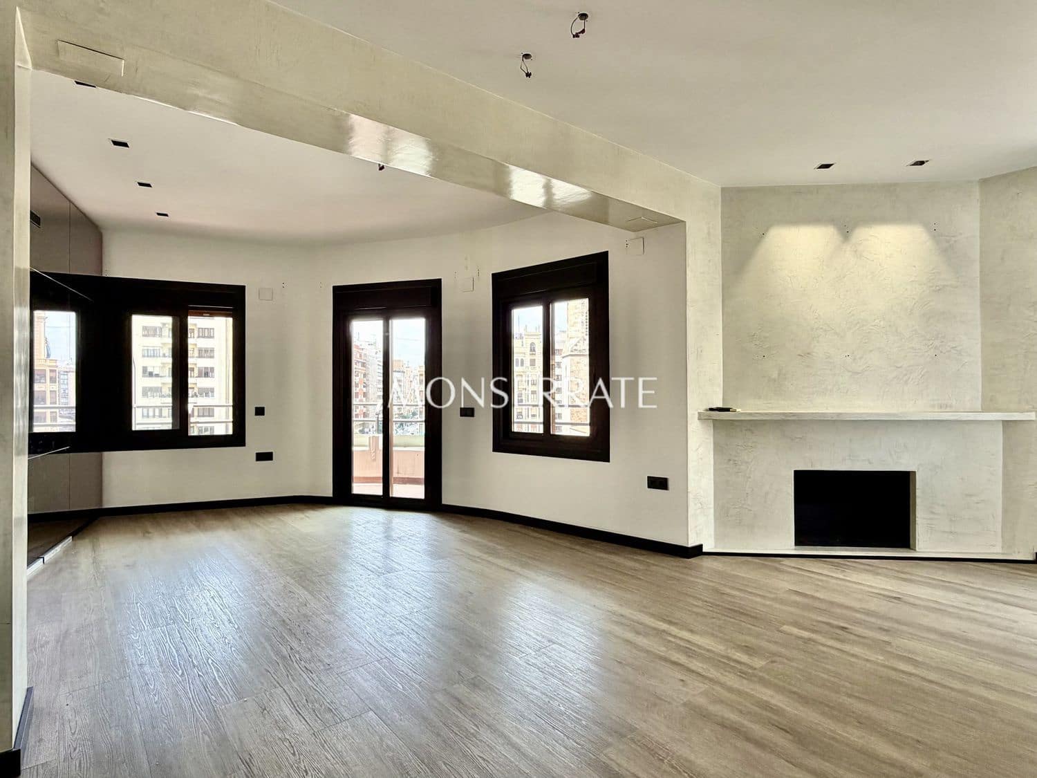 Escritório para arrendar em Valencia cidade - 1 700 € (Ref: 9803982)