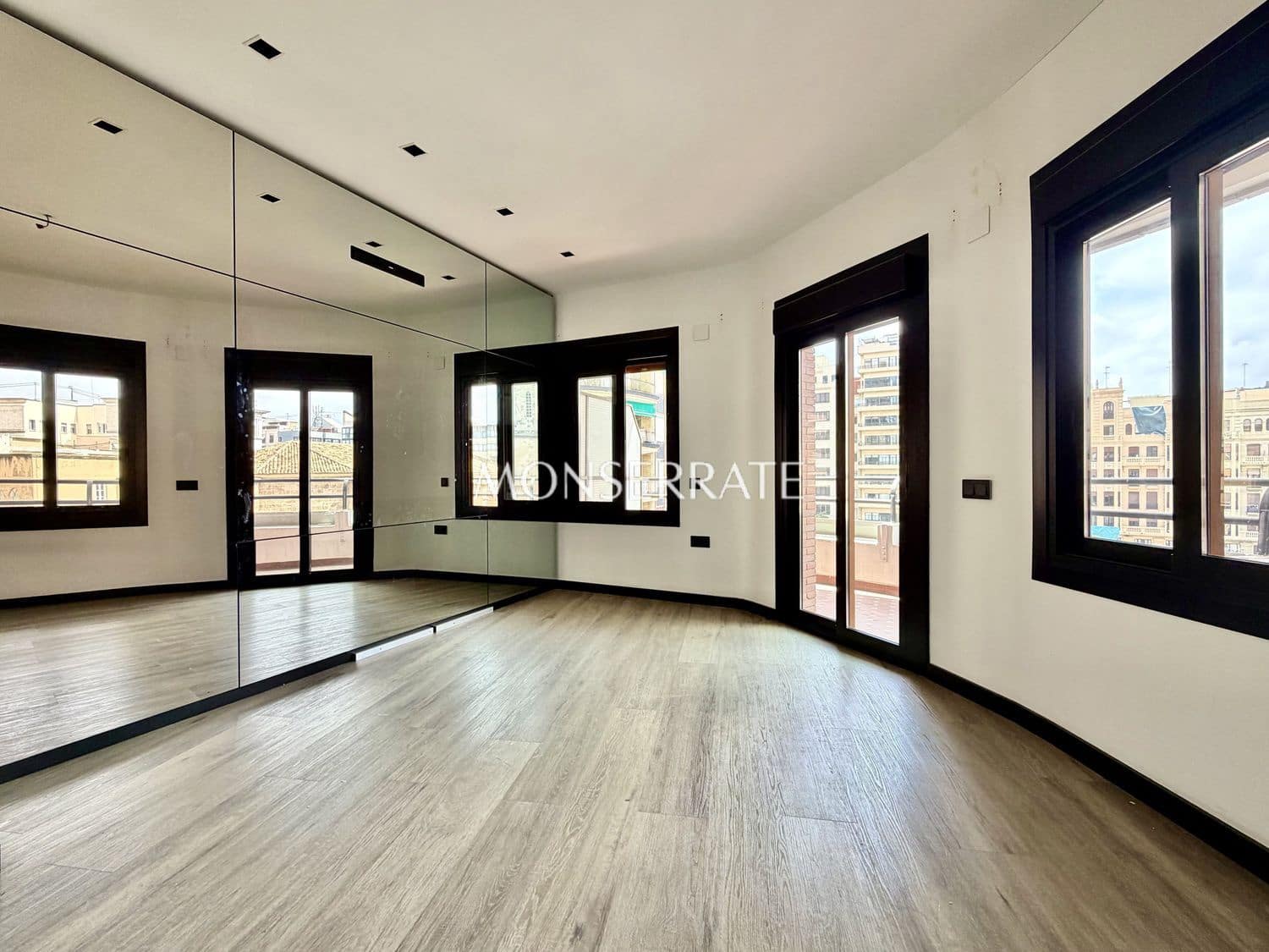 Escritório para arrendar em Valencia cidade - 1 700 € (Ref: 9803982)