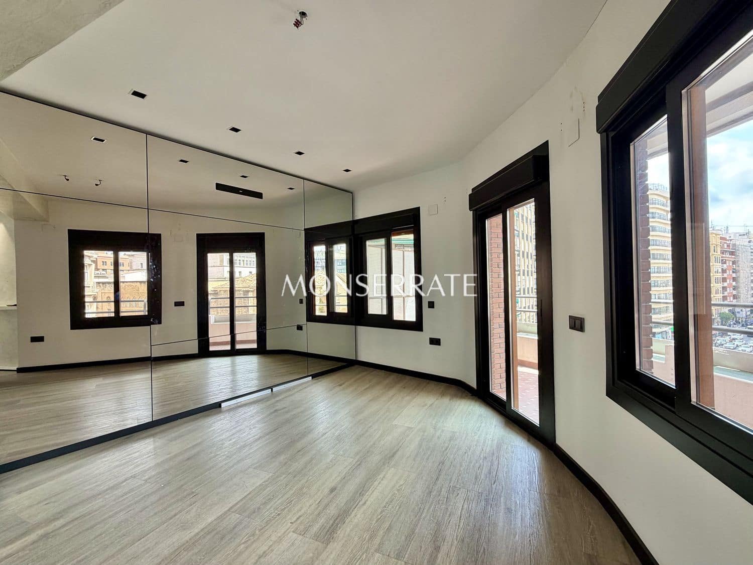 Escritório para arrendar em Valencia cidade - 1 700 € (Ref: 9803982)