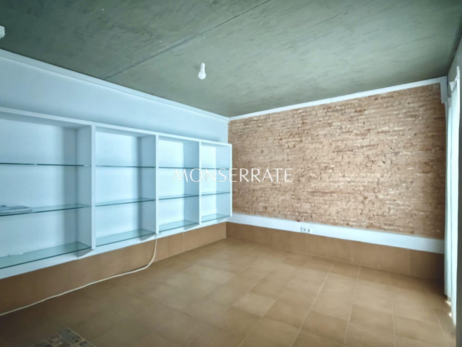 Kontor til leje i Valencia by - € 870 (Ref: 9807536)