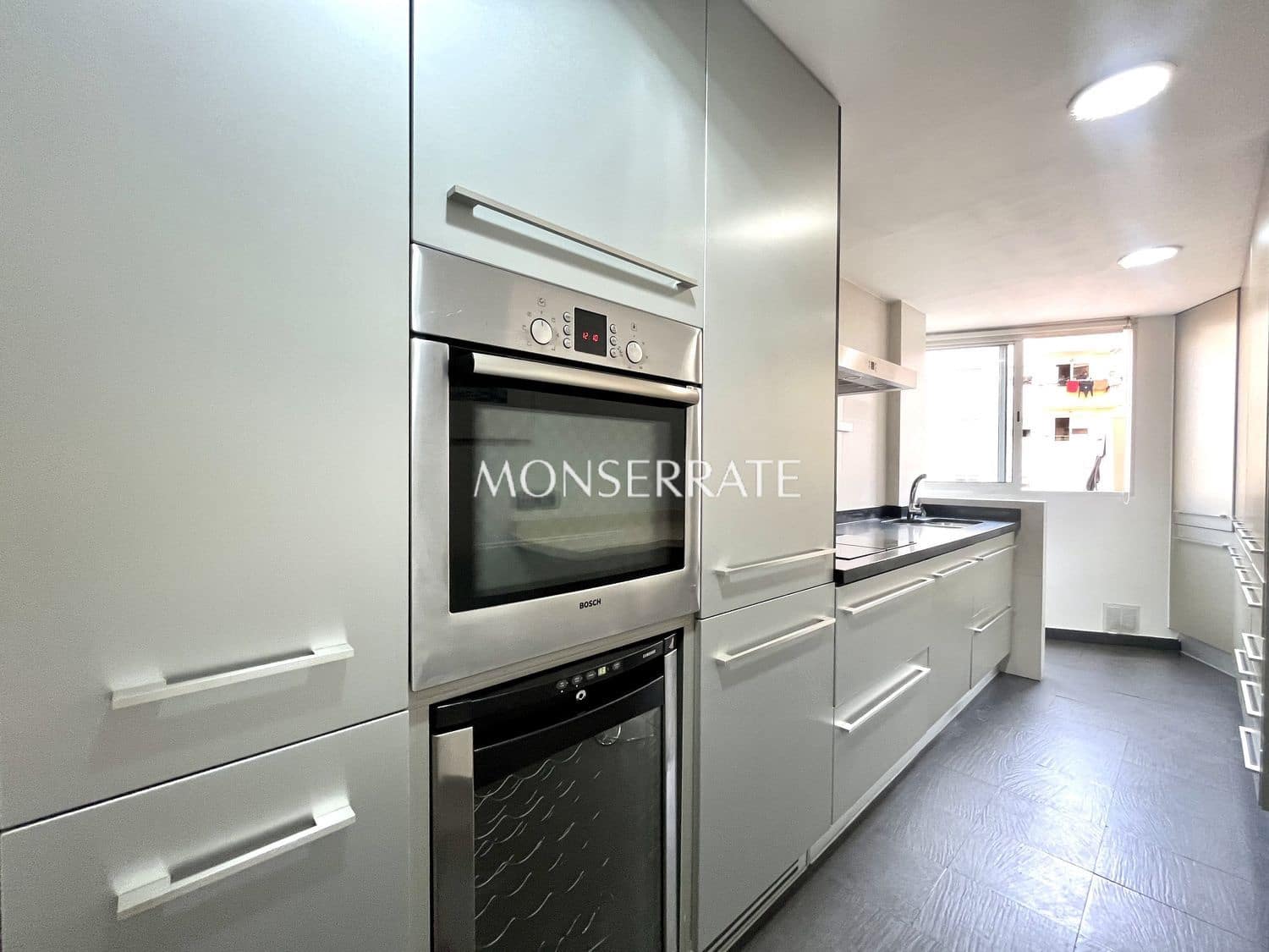 Apartamento de 2 habitaciones en València ciudad en alquiler con garaje - 2.200 € (Ref: 9826141)