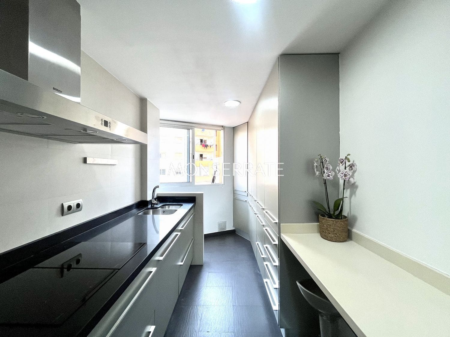 Apartamento de 2 habitaciones en València ciudad en alquiler con garaje - 2.200 € (Ref: 9826141)