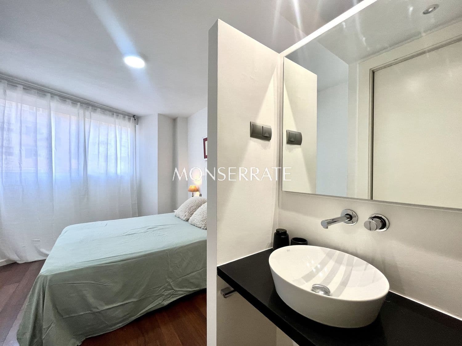Apartamento de 2 habitaciones en València ciudad en alquiler con garaje - 2.200 € (Ref: 9826141)