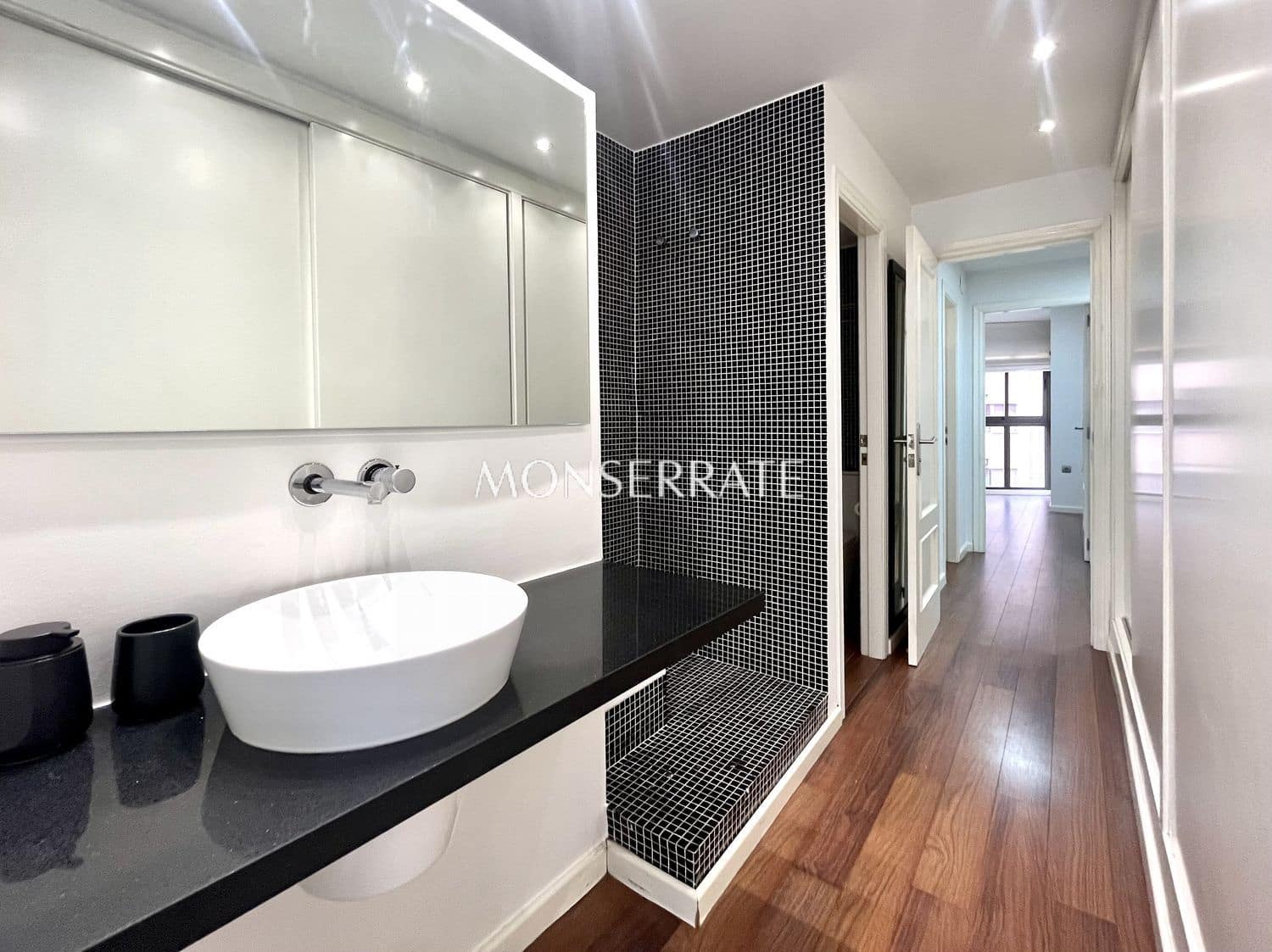 Apartamento de 2 habitaciones en València ciudad en alquiler con garaje - 2.200 € (Ref: 9826141)