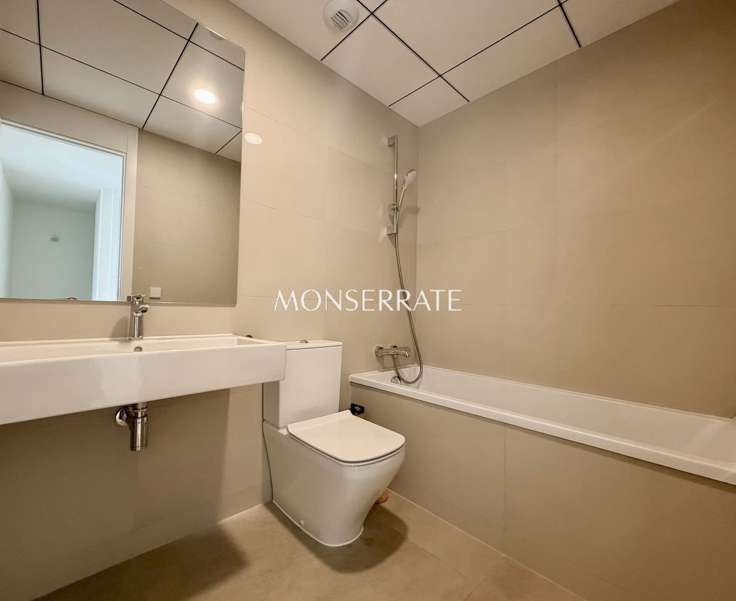 4 bedroom Townhouse for rent in Godella with pool garage - € 3,200 (Ref: 9844776)