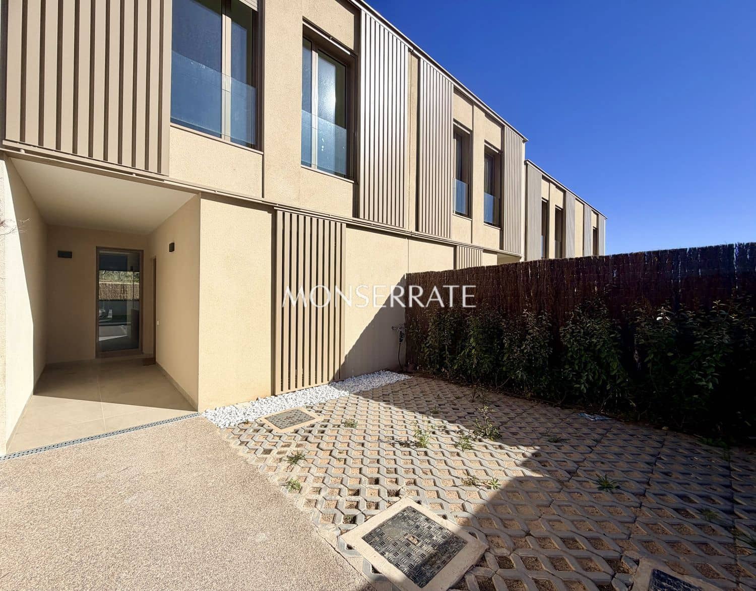 4 bedroom Townhouse for rent in Godella with pool garage - € 3,200 (Ref: 9844776)