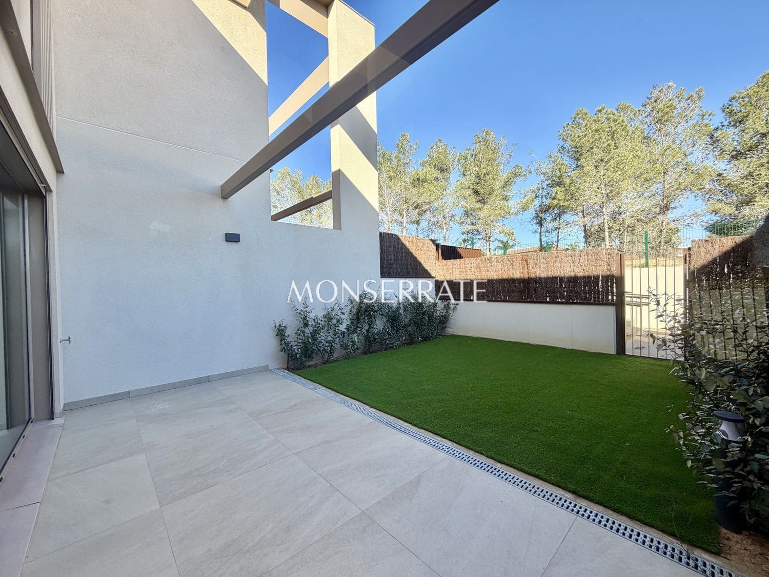 4 bedroom Townhouse for rent in Godella with pool garage - € 3,200 (Ref: 9844776)