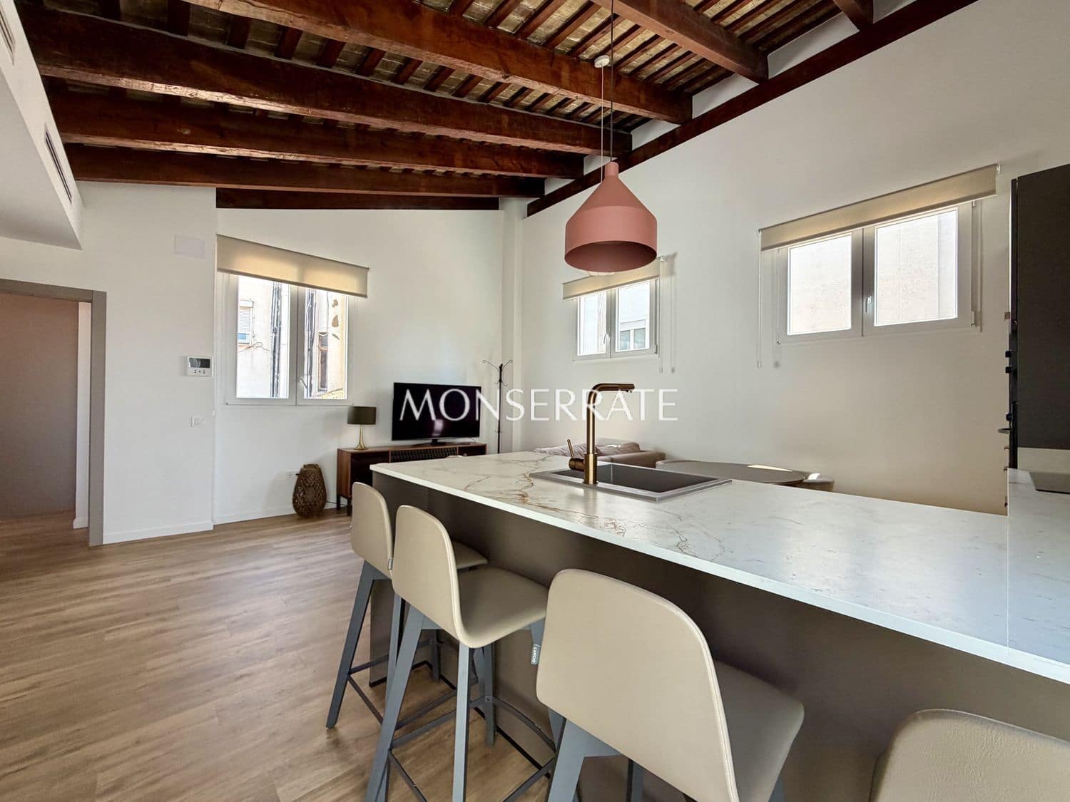 2 bedroom Apartment for rent in Valencia city with garage - € 1,900 (Ref: 9844777)