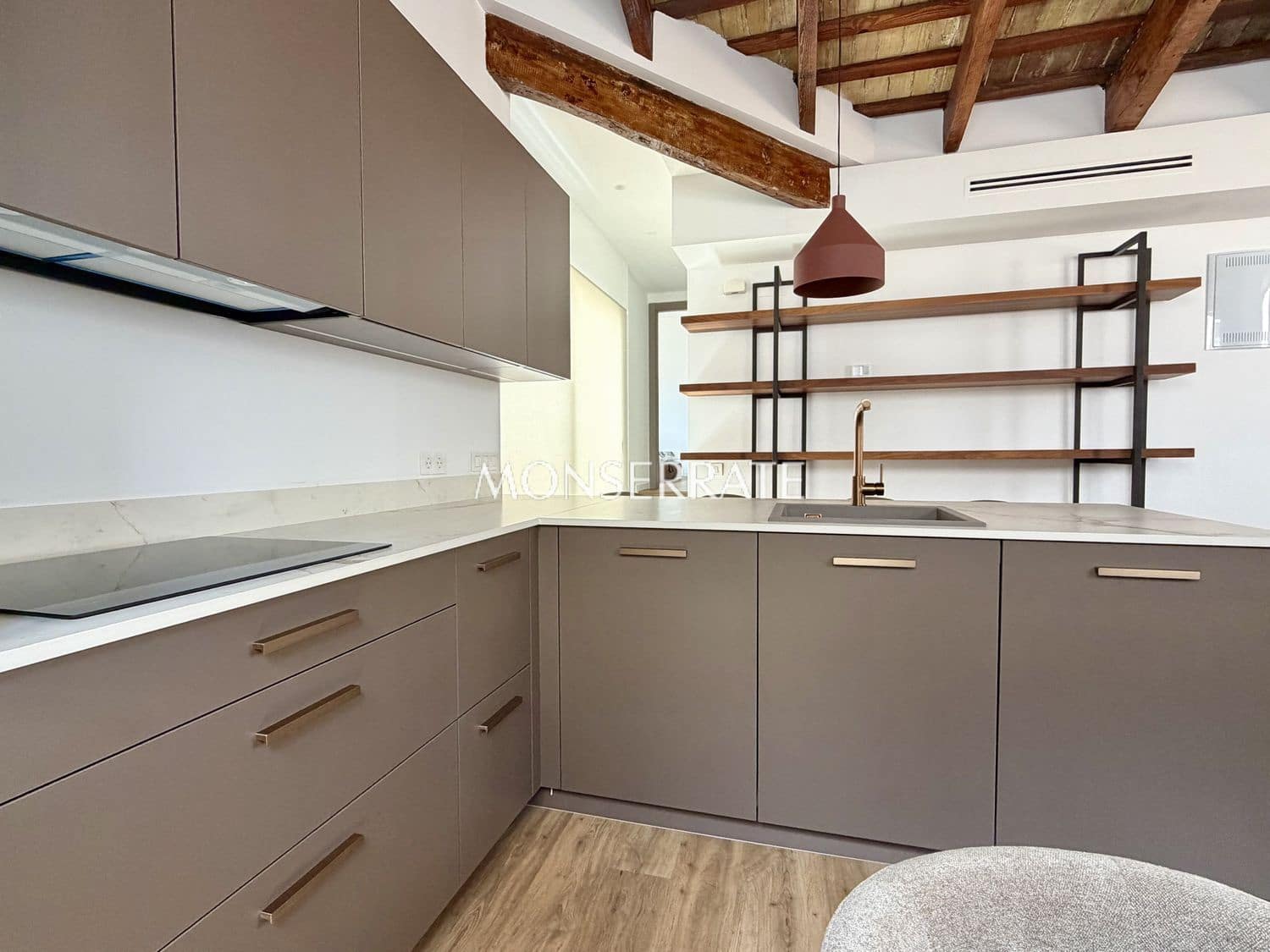 2 bedroom Apartment for rent in Valencia city with garage - € 1,900 (Ref: 9844777)