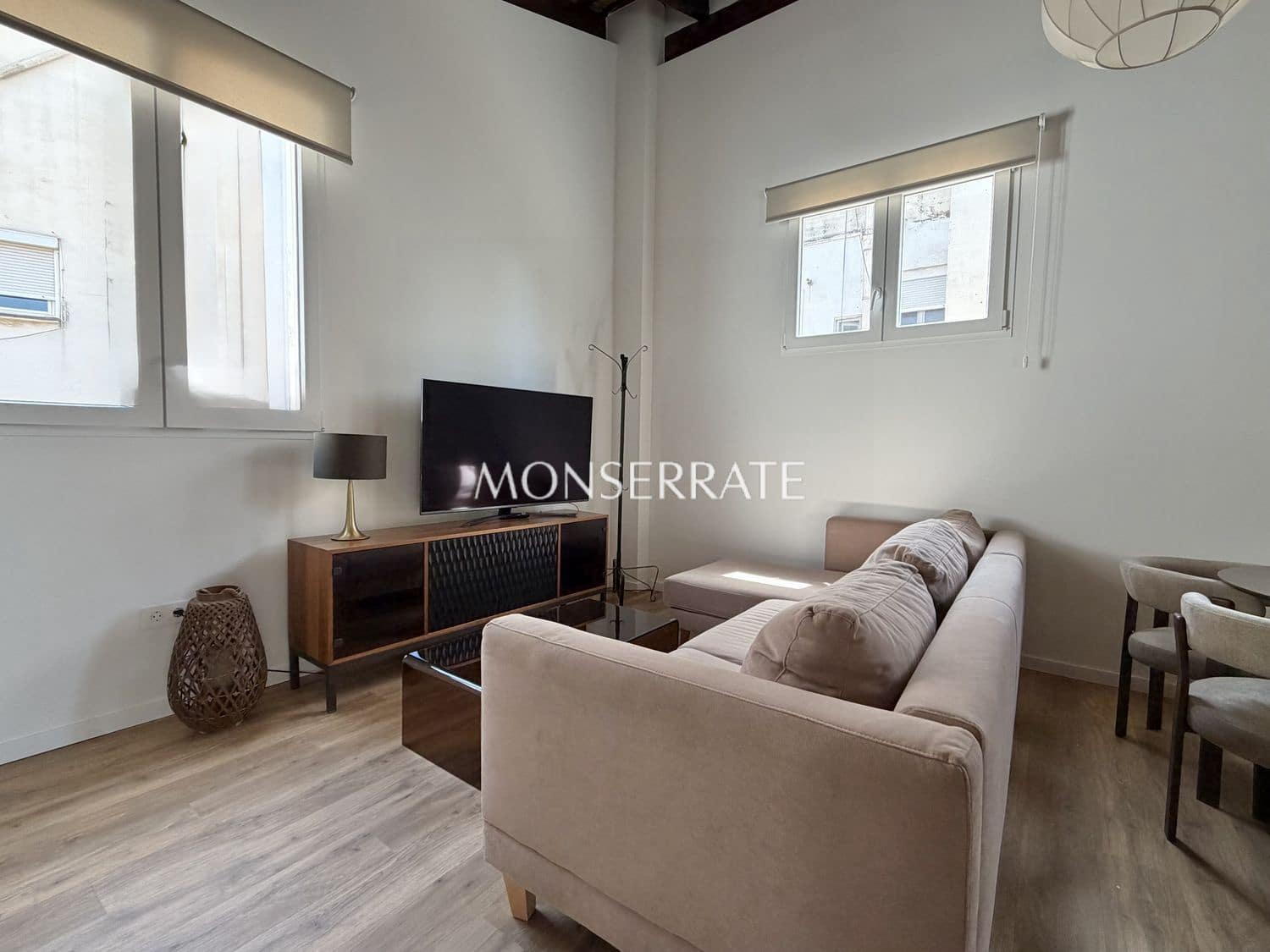 2 bedroom Apartment for rent in Valencia city with garage - € 1,900 (Ref: 9844777)
