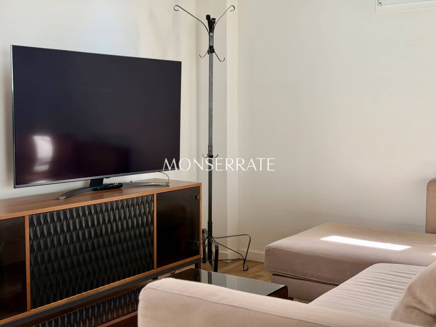 2 bedroom Apartment for rent in Valencia city with garage - € 1,900 (Ref: 9844777)