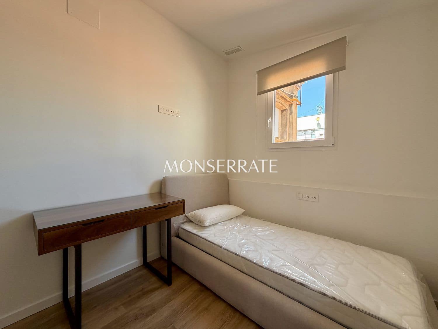 2 bedroom Apartment for rent in Valencia city with garage - € 1,900 (Ref: 9844777)